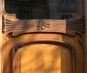 Décor Art Nouveau de la porte d'entrée