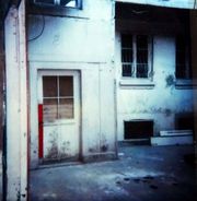 Document d'archive: photo des bâtiments à l'arrière, sans doute vers 1985