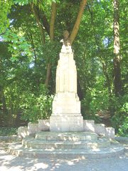 monument à la mémoire d'Emile Coué