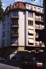 Cliché ancien (1988) de l'angle des 22 rue Gal Rapp et 54 bld Clémenceau