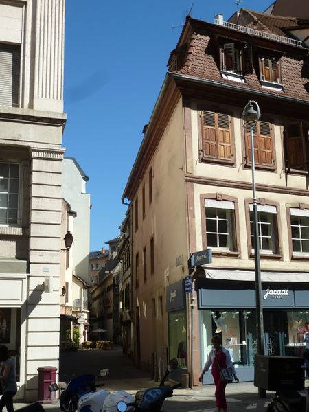 Fichier:Rue du Coin Brûlé Strasbourg 40815.jpg