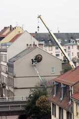 Horloge Ungerer en cours de dépose pour restauration (27 janvier 2022)