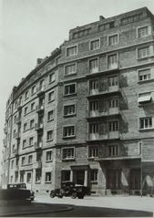 environ 1935, en construction, la façade n'est pas encore crépie