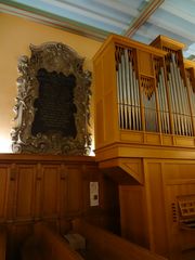 orgue et épitaphe