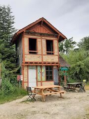 Façade donnant sur le plan d'eau