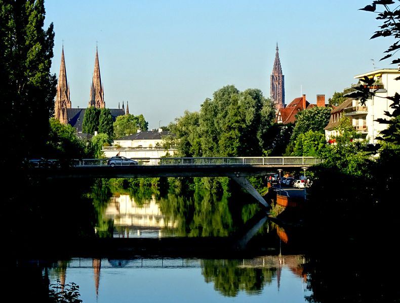 Fichier:Pont de la Dordogne, Strasbourg, 2018, avec vue sur St-Paul et la Cathédrale.jpg