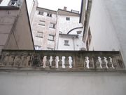 Balustrade en pierre au premier étage (2010)