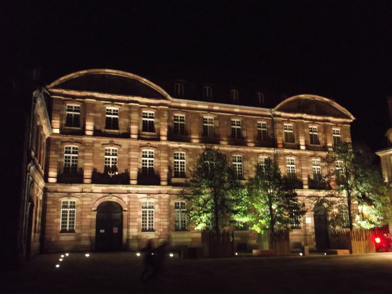 Fichier:Place du Château Strasbourg 41333.jpg