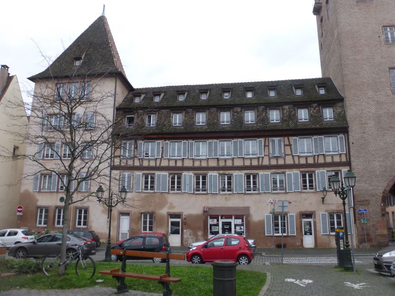 Fichier:9 Place de l' Hôpital Strasbourg 64134.jpg