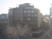 Vue prise depuis le Parking Sainte Aurélie (Strasbourg) montrant le bâtiment d'angle édifié en 1975