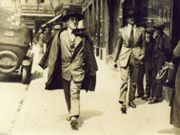 A la ville, dans les années 30 (photo n° 1)(coll. part.)