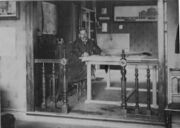 Auguste Haentzler (père) à son bureau en 1907