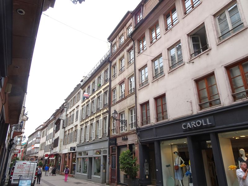 Fichier:36, rue des Hallebardes, Strasbourg, 2019, vue d'angle à droite.jpg