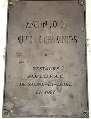 Plaque apposée près de la porte