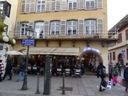 Arcades et balcon situés rue du Vieux-Marché-aux-Poissons
