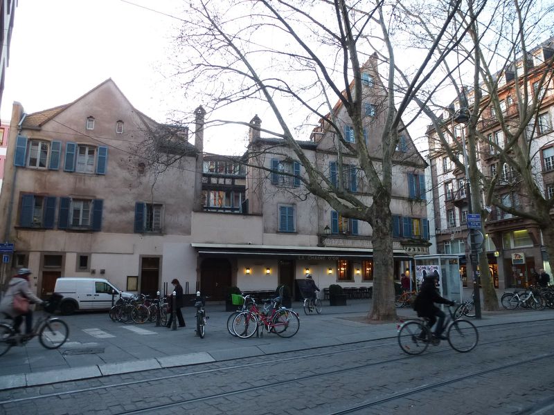 Fichier:Place de la Chaîne d'Or Strasbourg 45013.jpg