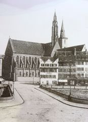 Aspect de l'église vers 1900, avant la réalisation de la Grande Percée et la suppression d'une travée de l'église