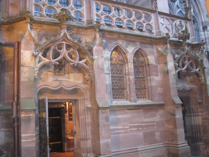 Fichier:2 Place de la Cathédrale Strasbourg 16798.jpg