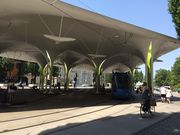 tram en train de stationner