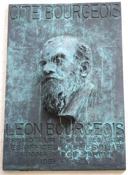 Fichier:Plaque en bronze en mémoire de Léon Bourgeois.jpg